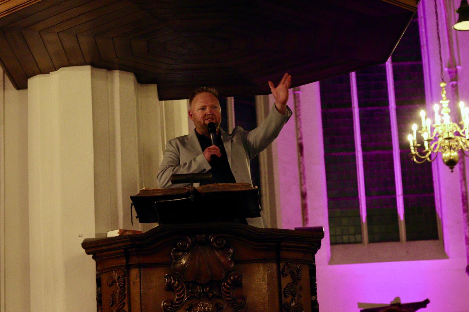 Presentatie tijdens het wijnevent in de Catharinakerk